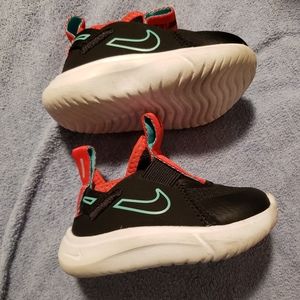 Nike's Flex Plus Toddler Sneakers